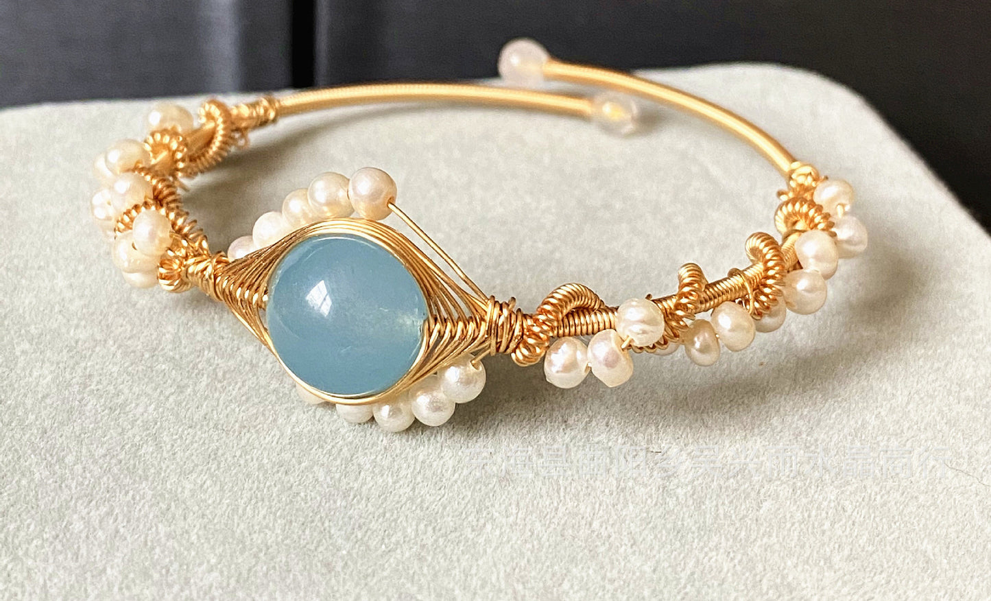 Bracelet Perles Blanches et Saphirs Fait Main 14K La Boutique du Bonheur