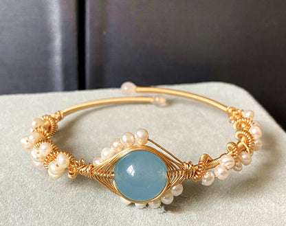 Bracelet Perles Blanches et Saphirs Fait Main 14K La Boutique du Bonheur