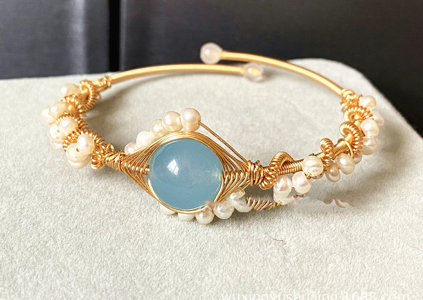 Bracelet Perles Blanches et Saphirs Fait Main 14K La Boutique du Bonheur